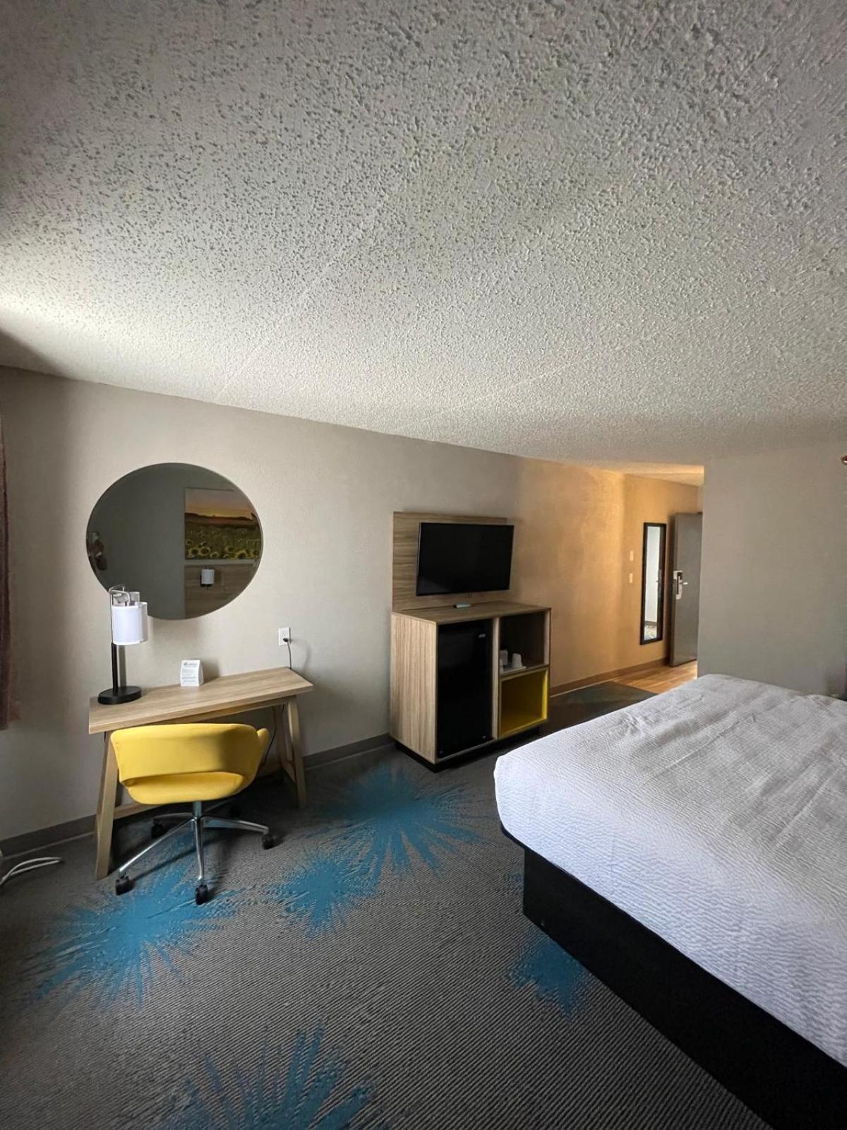 Days Inn By Wyndham Mandan Bismarck Area Exterior foto