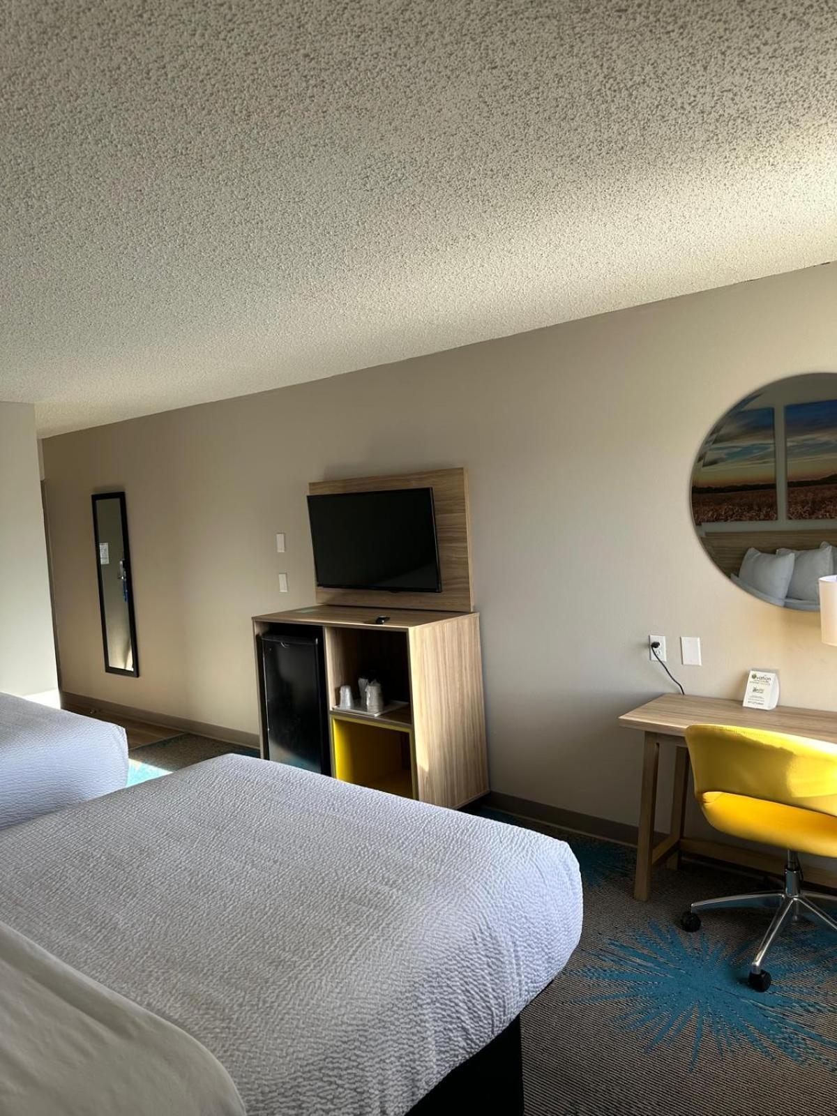 Days Inn By Wyndham Mandan Bismarck Area Exterior foto